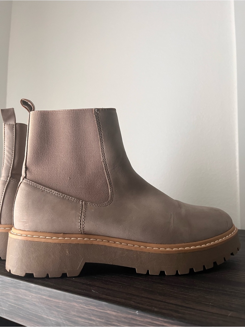 DV by Dolce Vita Lobera Taupe Chelsea Ankle Boots Women’s Size 8